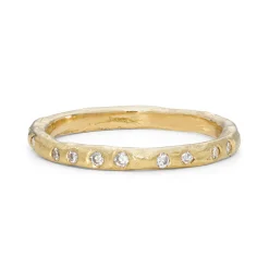 Crest Peppered Rock Ring