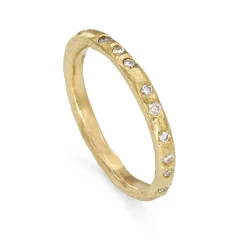 Crest Peppered Rock Ring