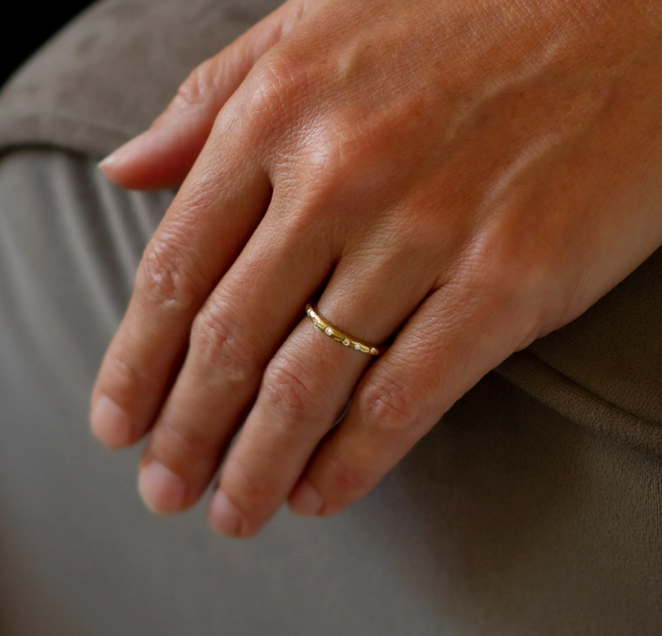 Crest Peppered Rock Ring