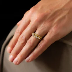 Crest White Sea Sorrel Ring